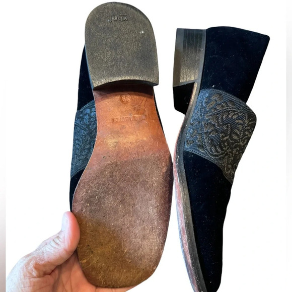 Vintage Bernie Mev black velvet loafer with elastic “ribbon” 39 - Picture 4 of 5